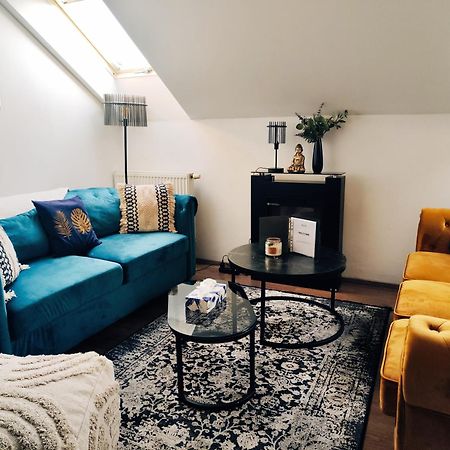 Spacious Flat & Parking Possibility, 3 Stops To Wenceslav Square Prag Exterior foto