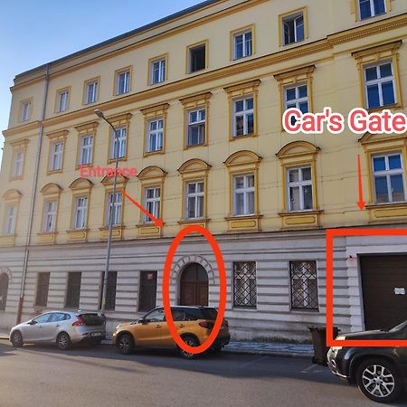 Spacious Flat & Parking Possibility, 3 Stops To Wenceslav Square Prag Exterior foto