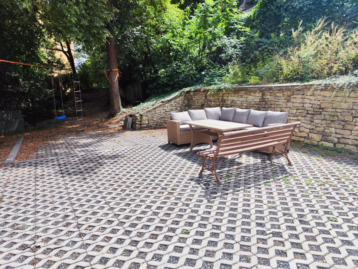 Spacious Flat & Parking Possibility, 3 Stops To Wenceslav Square Prag Exterior foto