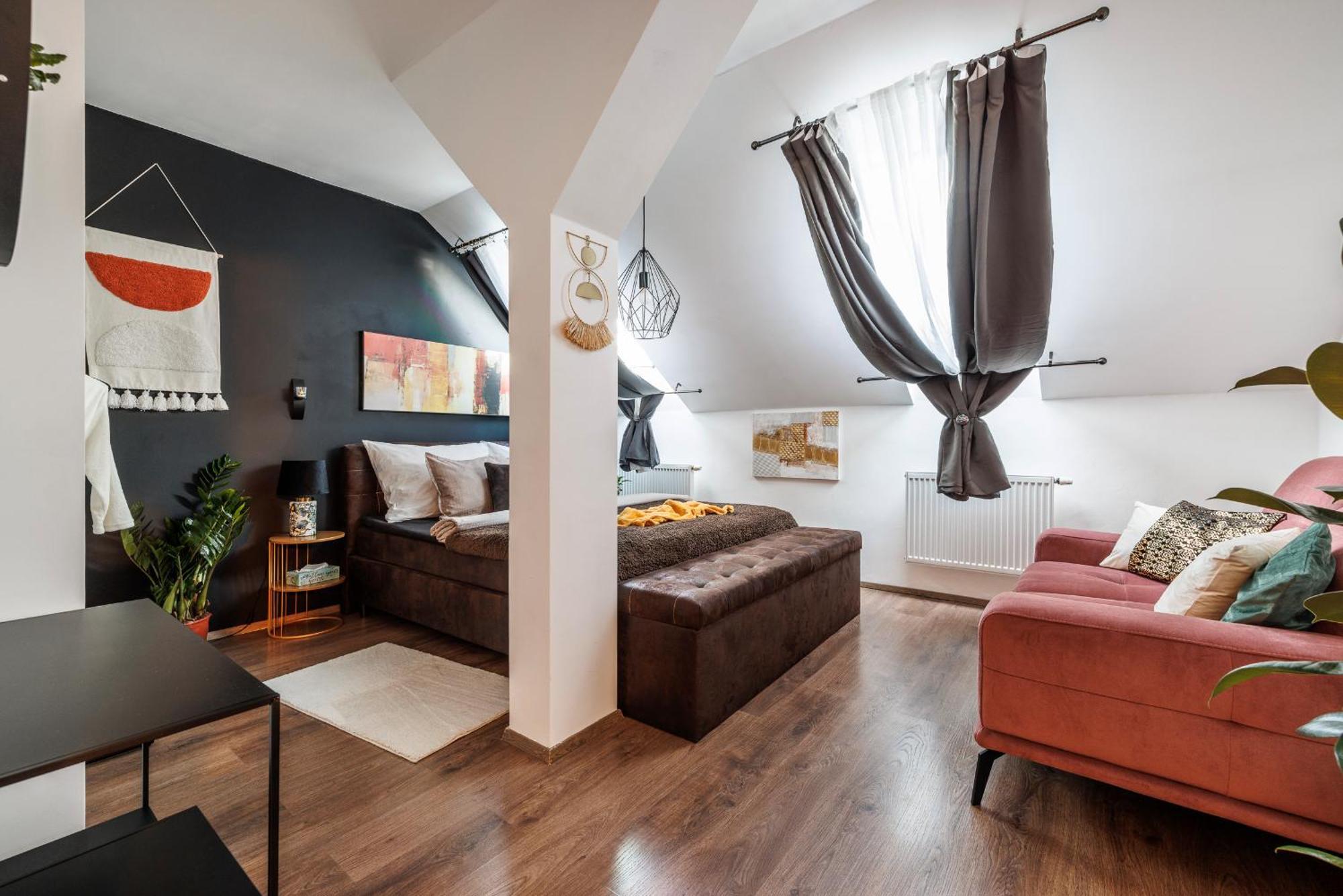 Spacious Flat & Parking Possibility, 3 Stops To Wenceslav Square Prag Exterior foto