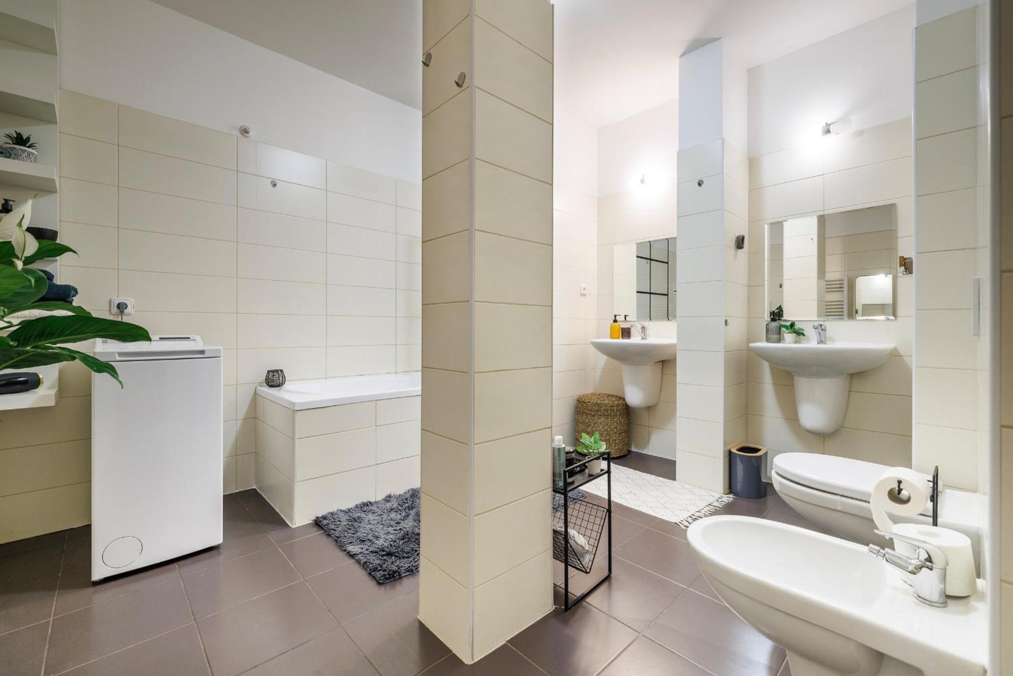 Spacious Flat & Parking Possibility, 3 Stops To Wenceslav Square Prag Exterior foto