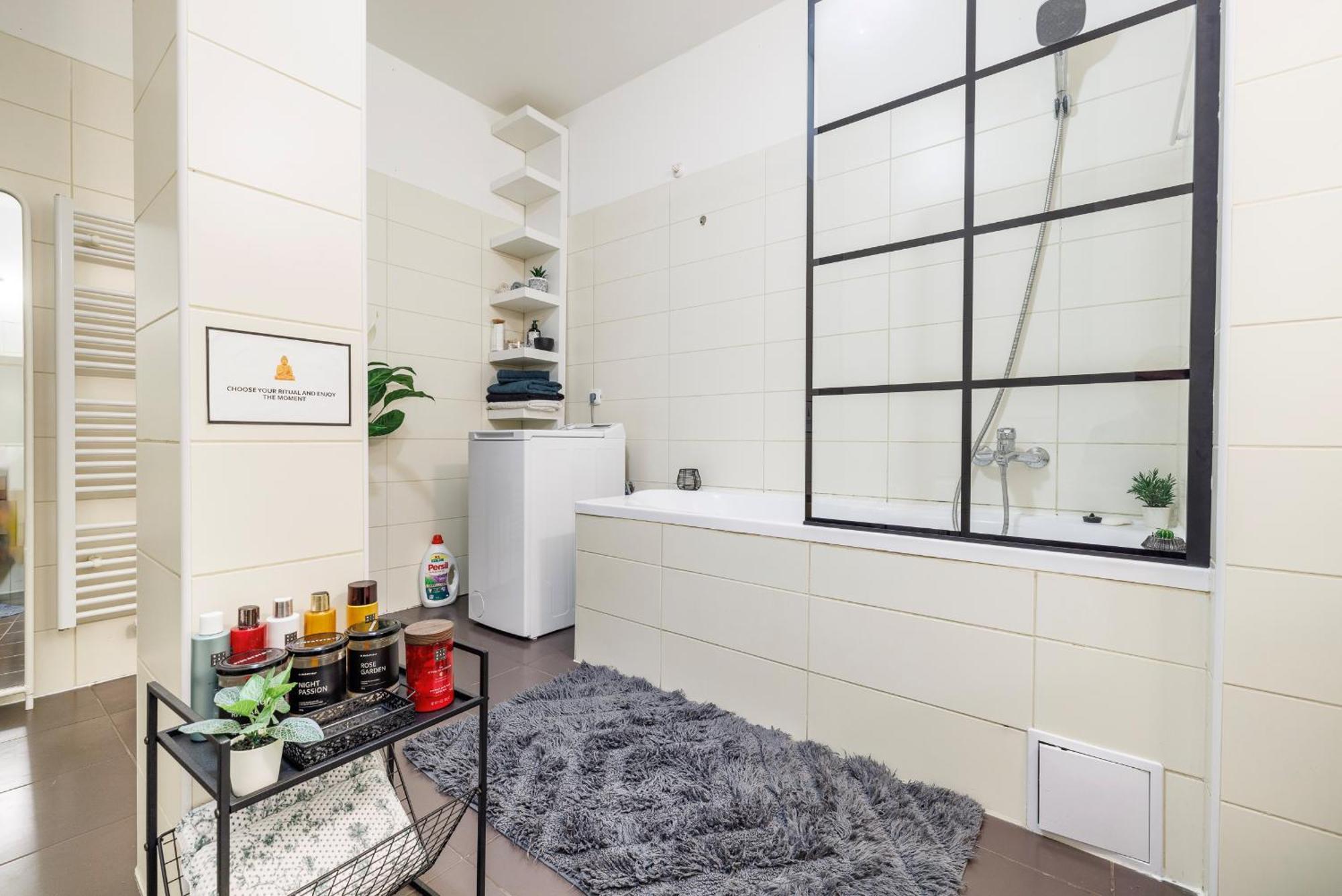 Spacious Flat & Parking Possibility, 3 Stops To Wenceslav Square Prag Exterior foto