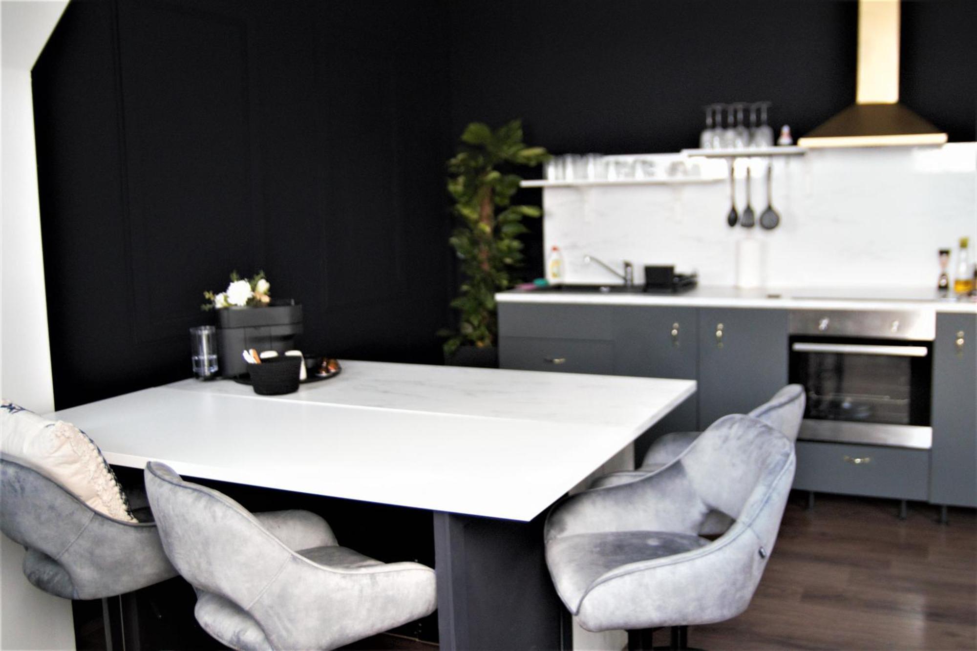 Spacious Flat & Parking Possibility, 3 Stops To Wenceslav Square Prag Exterior foto